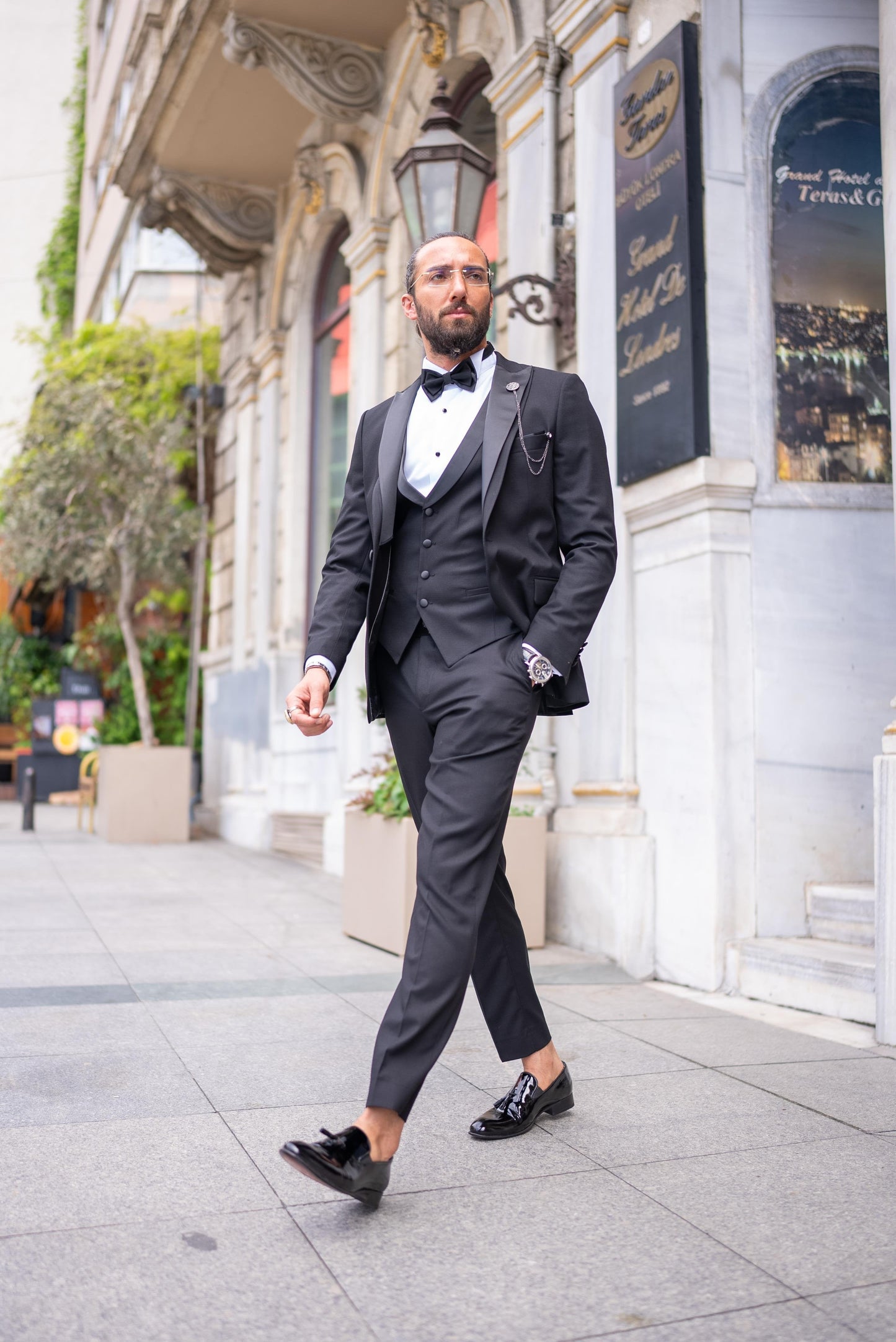 Black Pattern Slim Fit Tuxedo Suit
