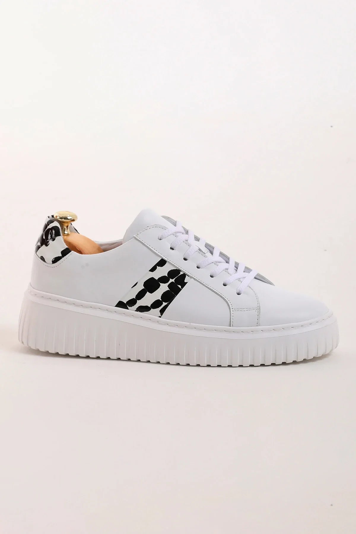 White Maldiv Comfortable Sneaker