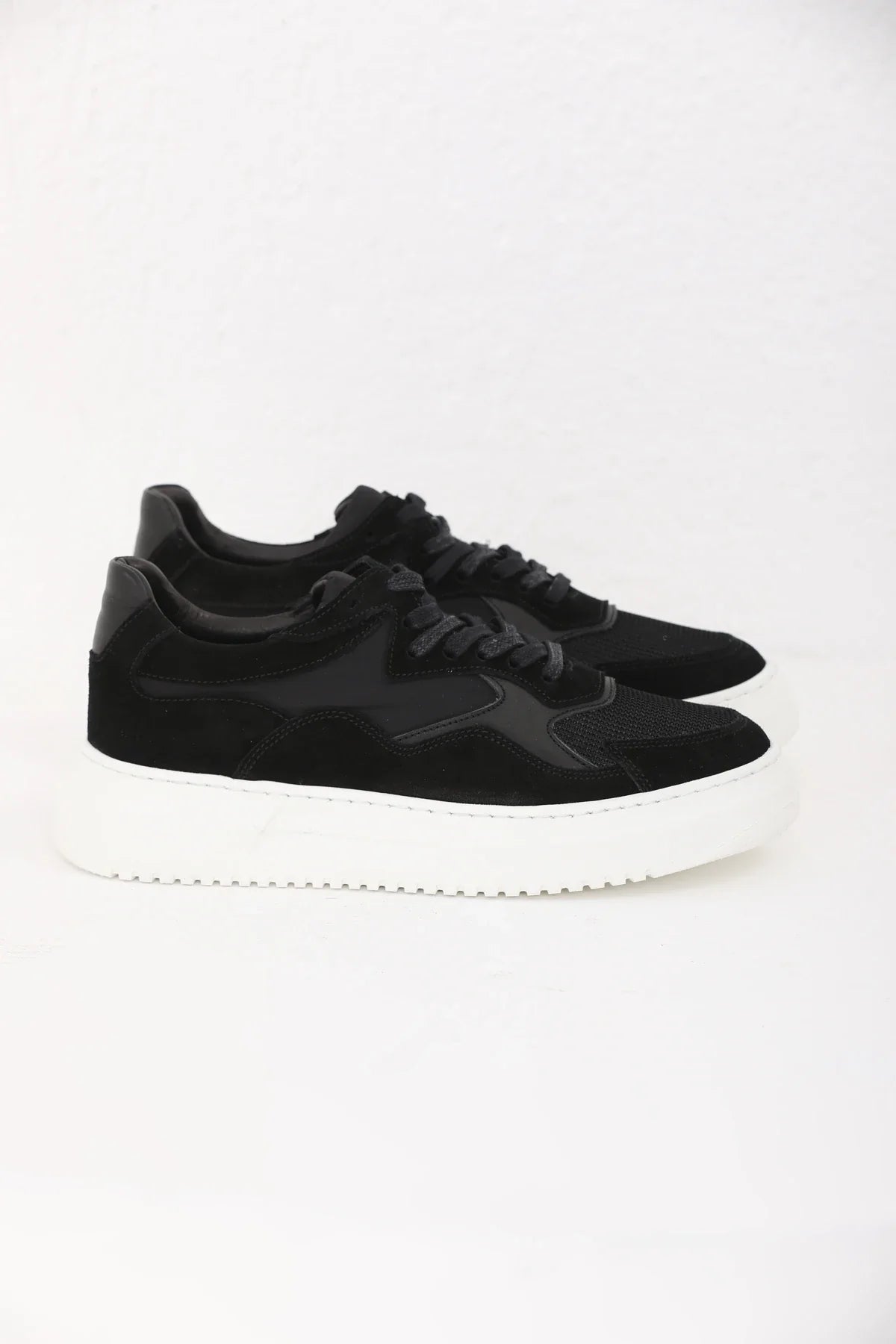 Black Sneakers F-602