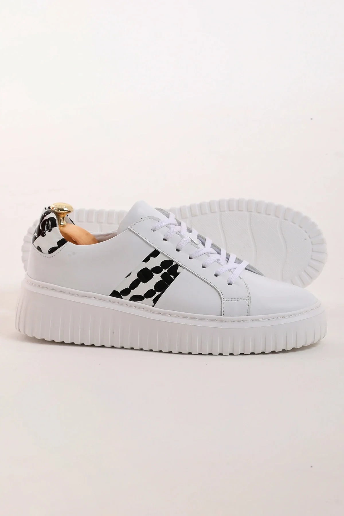 White Maldiv Comfortable Sneaker