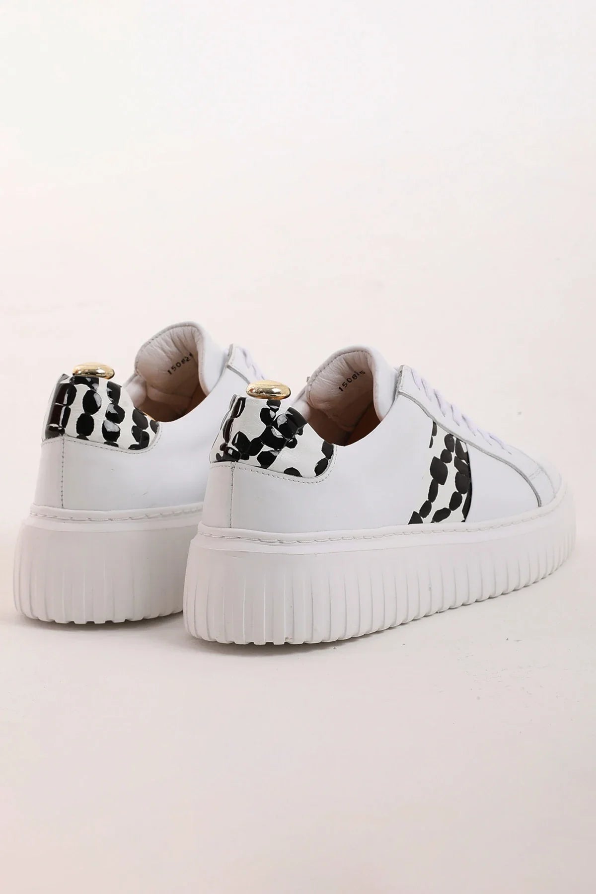 White Maldiv Comfortable Sneaker