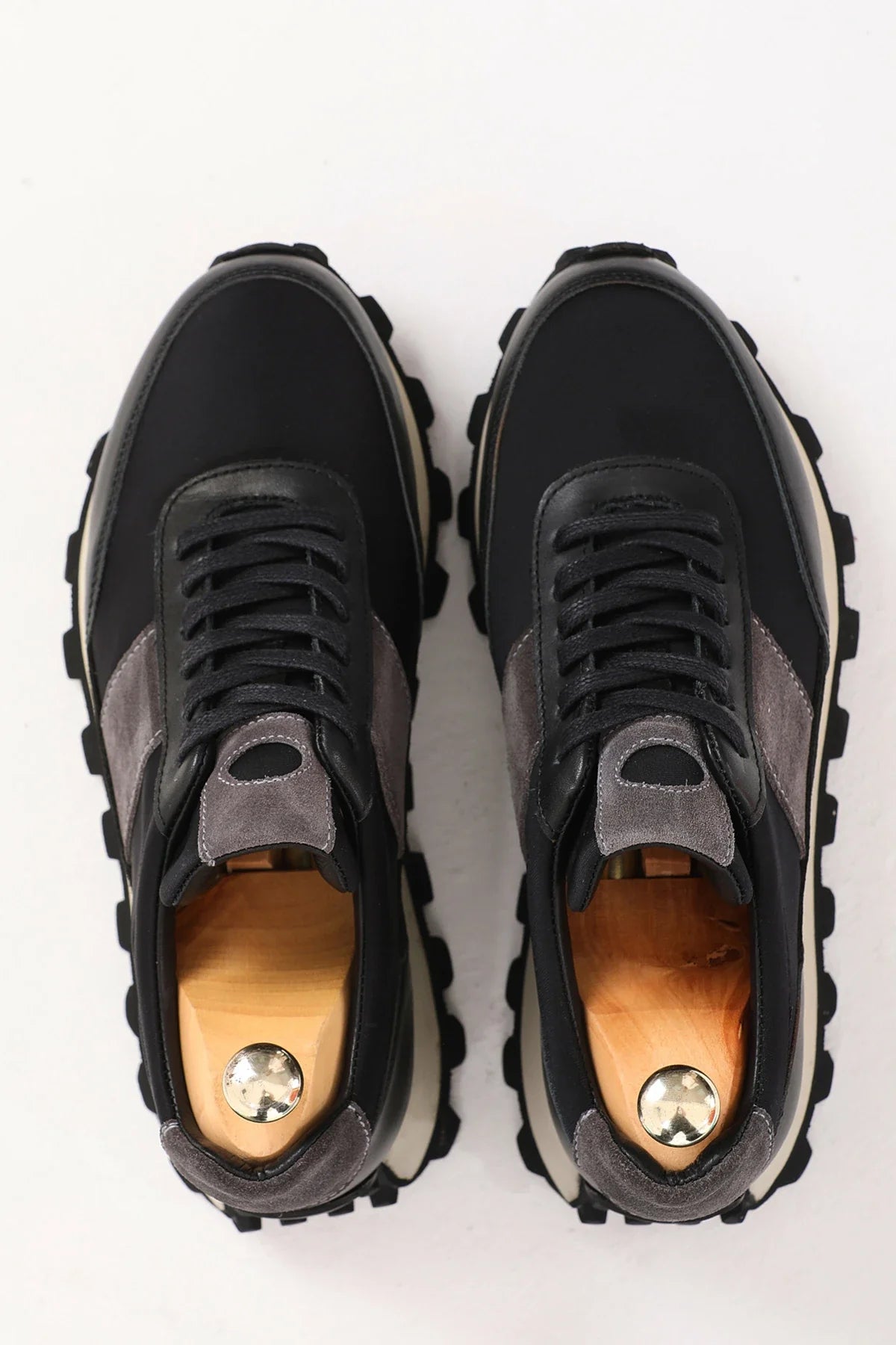 Black Morak Comfortable Runners