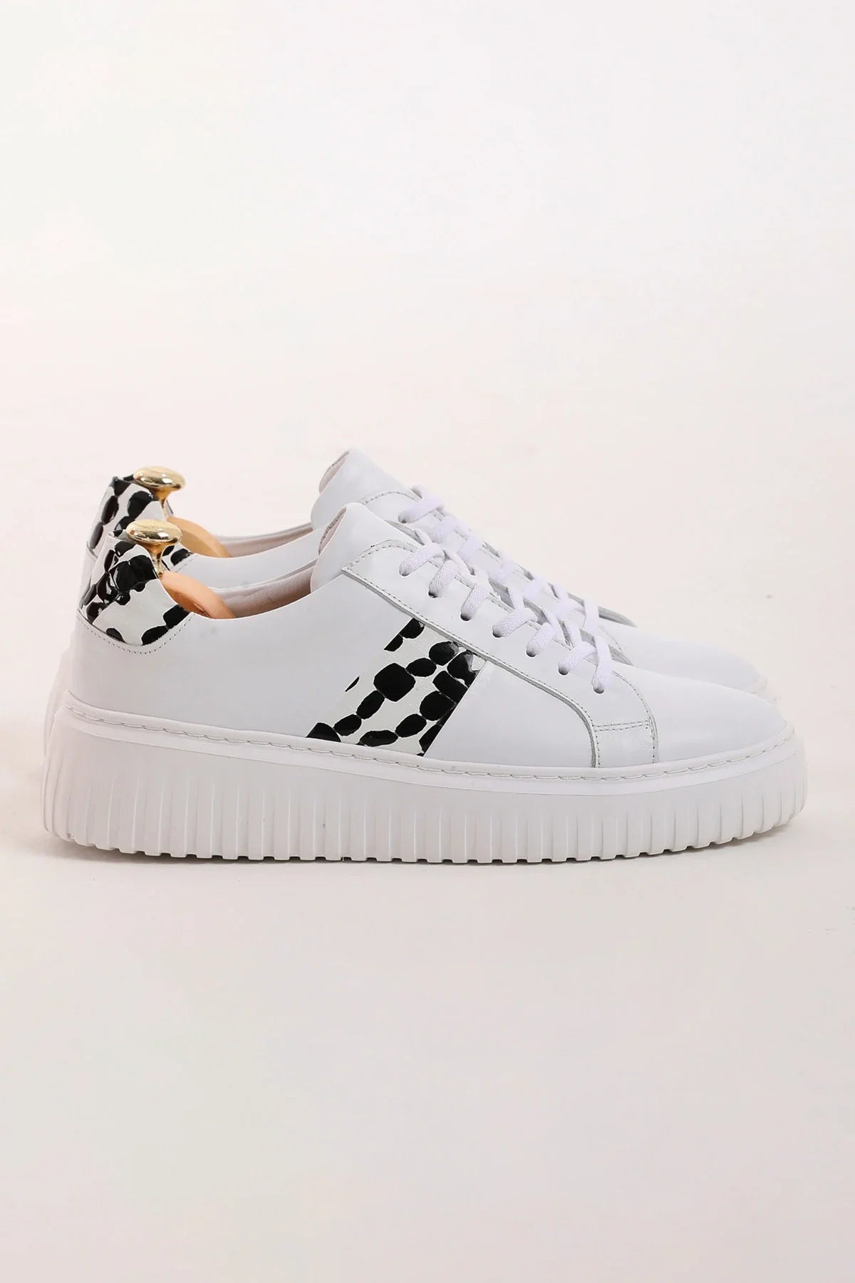 White Maldiv Comfortable Sneaker